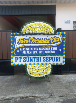 Papan Bunga Duka di Sungai Pelunggut